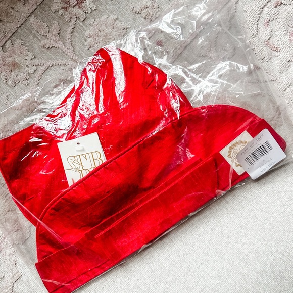 NWT TBBC red silk bonnet size small - Picture 2 of 2